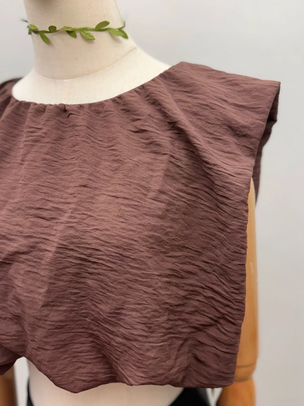 Flower & Feather Brown Bubble Hem Crop Top Size S NWT